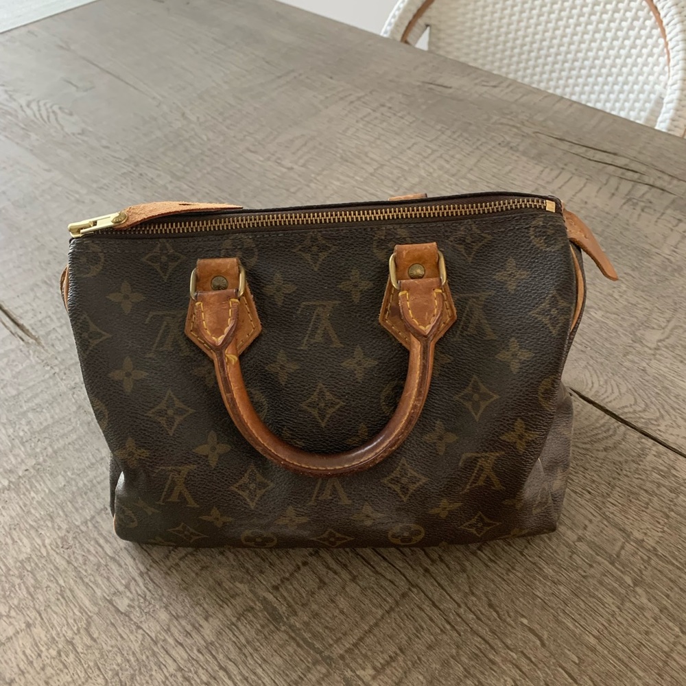 Authentic Louis Vuitton Speedy 25 Bag-Great deal!